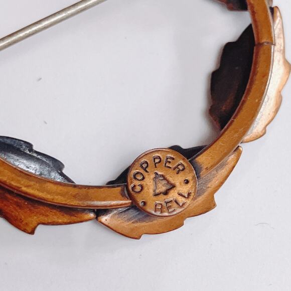 Vintage Signed Copper Bell Mid Century Leaf Wreath Brooch 1950s Round Pin USA - Picture 7 of 8